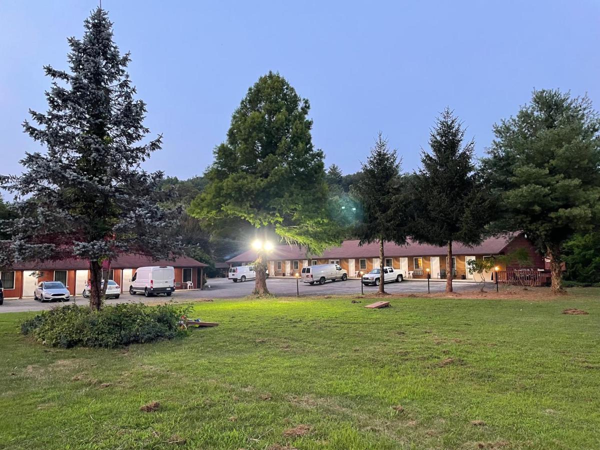 Pine Valley Motel Spruce Pine Exterior foto