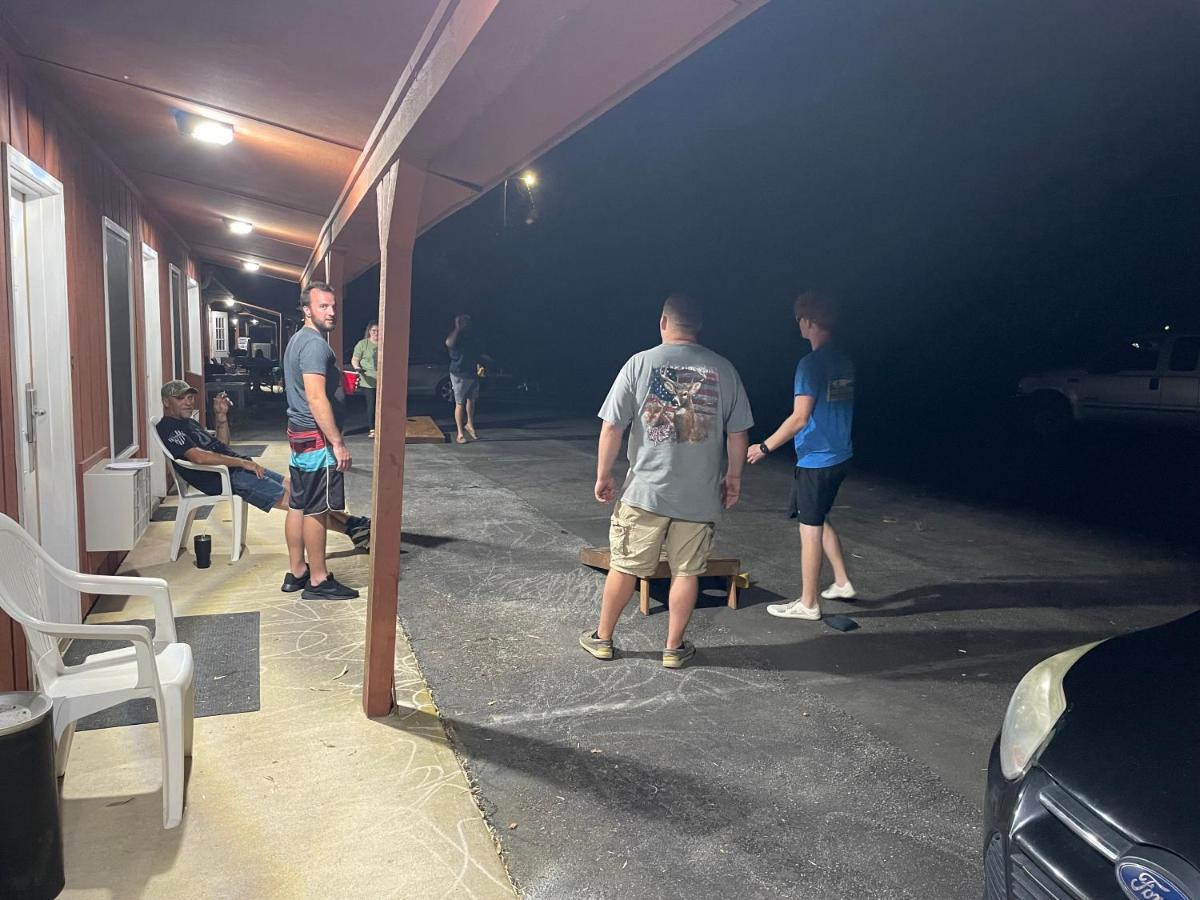 Pine Valley Motel Spruce Pine Exterior foto