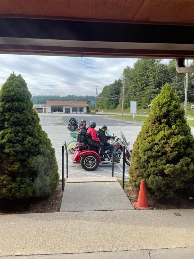 Pine Valley Motel Spruce Pine Exterior foto